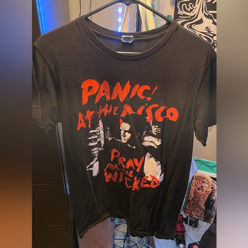 Graphic tee